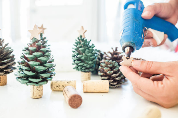 Pinecone and Wine Cork Christmas Trees | 6 Wine Crafts Full of Holiday Cheer