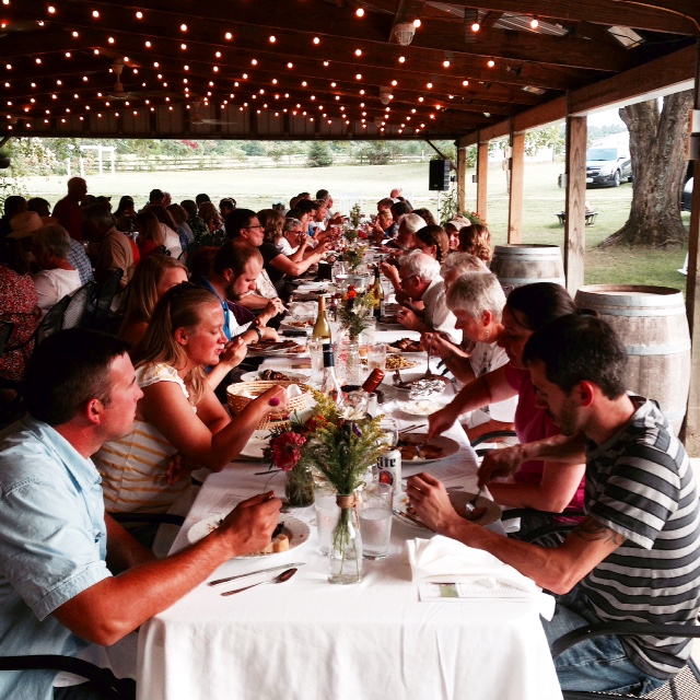 Edg-Clif Farms & Vineyard - outdoor photo, daytime, of a large group of people sitting at a table in a patio setting and eating a meal.