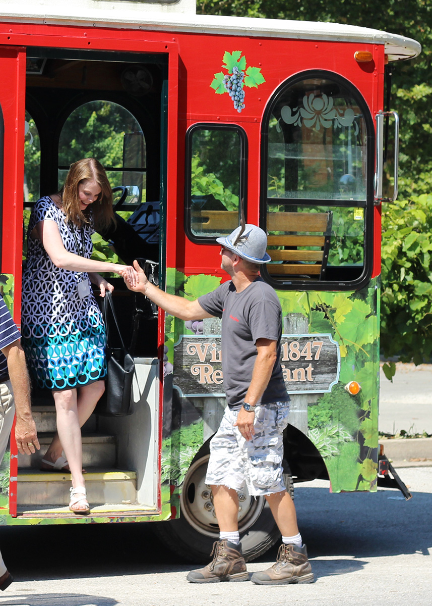 5 Trolleys and Buses Exploring MO Wine Country 