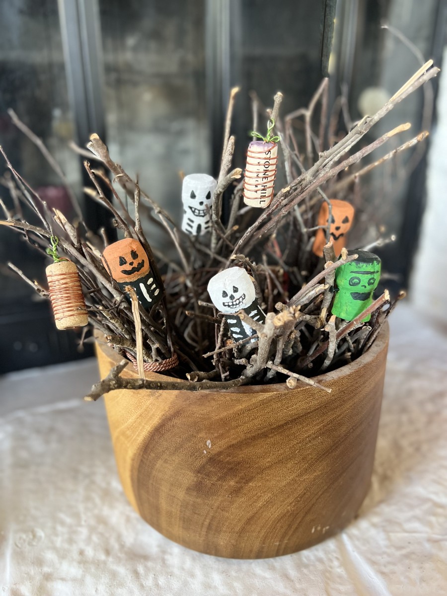 Halloween Decor, Wine Cork Coasters, Wine Cork Crafts, Skull and Cross  Bones, Halloween Decorations — AZwine Group