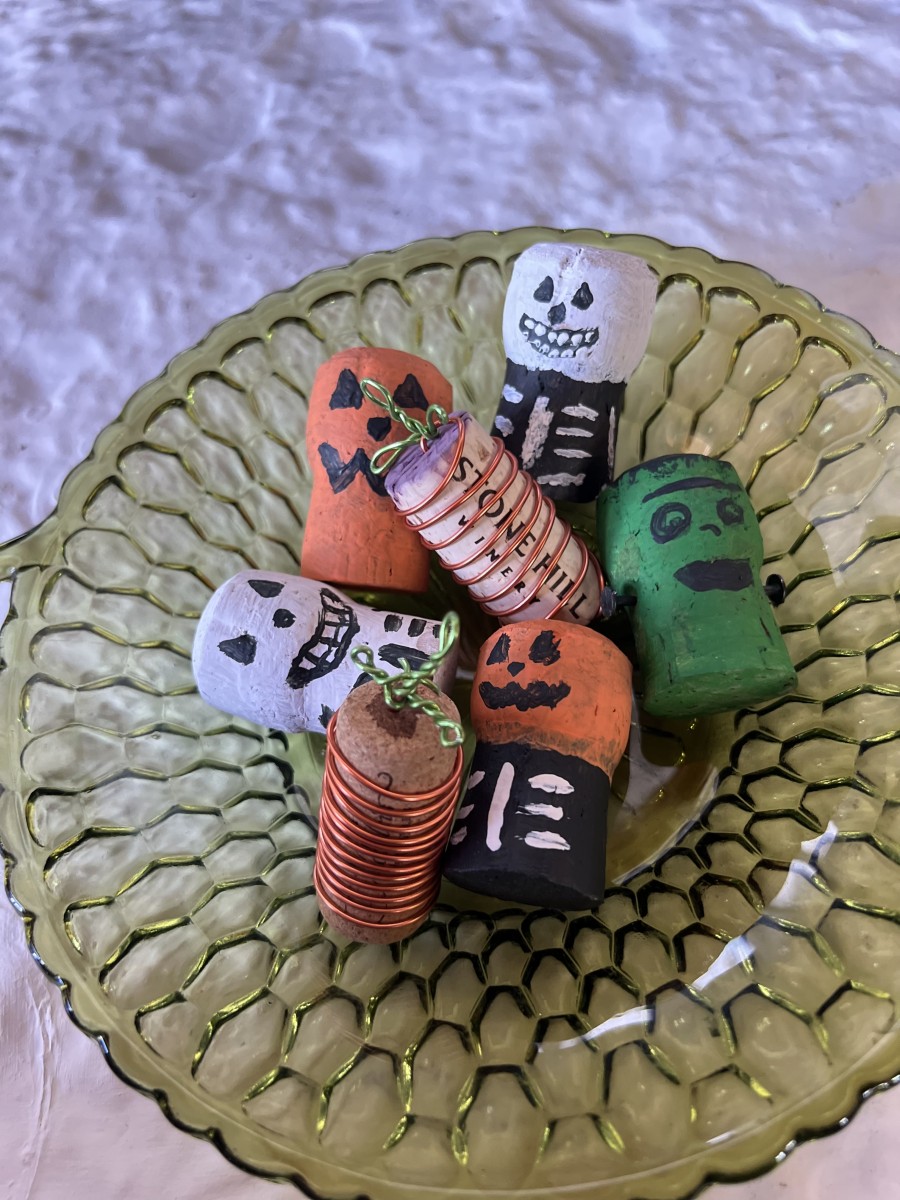 Halloween Decor, Wine Cork Coasters, Wine Cork Crafts, Skull and Cross  Bones, Halloween Decorations — AZwine Group