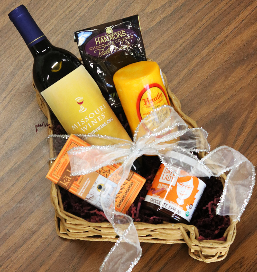 6 Tips for Building the Best Gift Baskets- Missouri made gift basket with local wine and foods that pair well with it