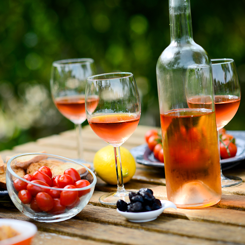 5 Tips for Chilling Wine Quickly 