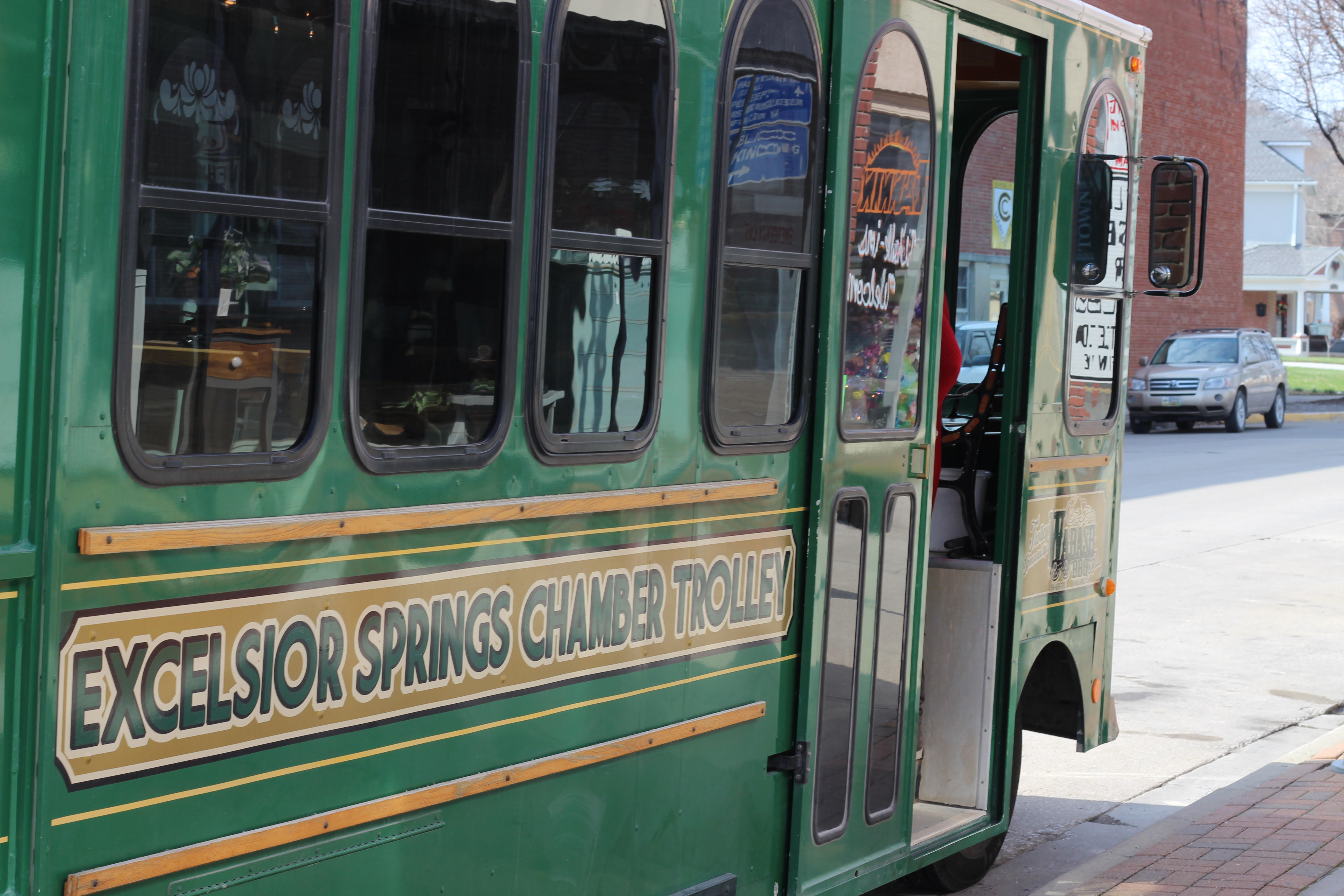 Excelsior Springs green trolley